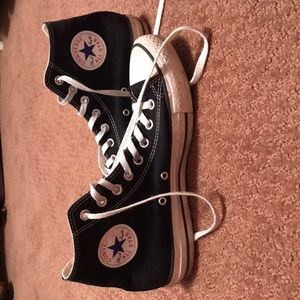Black & White High-Top Converse-Women’s 9,Men’s 7